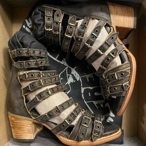 Freebirds by Steven sandals